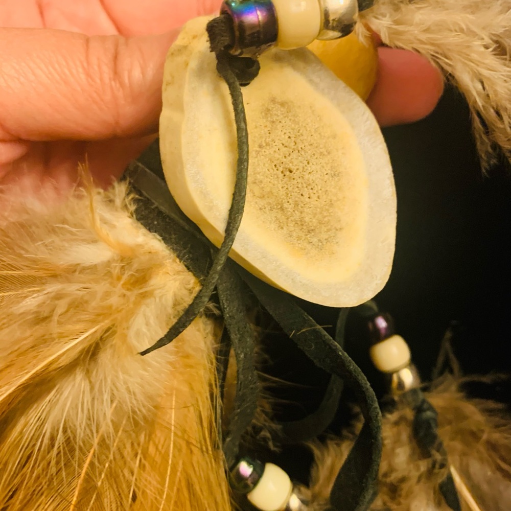 Talking feathers 🪶 - Picture 2 of 6
